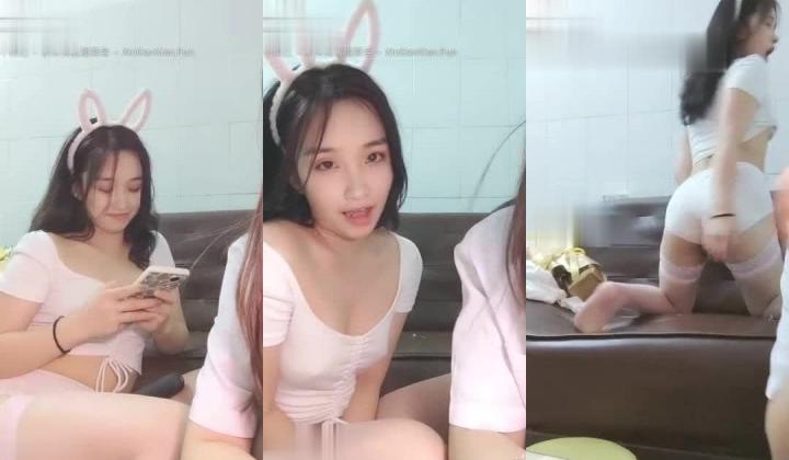 极品高颜冷艳御姐，反差小妈感女主播「金刚护撸娃」「小奶猫」激情淫语撩骚，和姐妹下海大秀，互舔互口假鸡巴互插