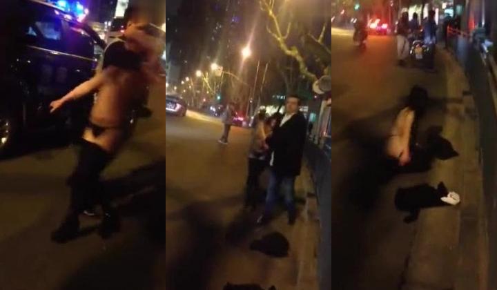 南京神秘女子当街脱光纠缠路人 奶子真大