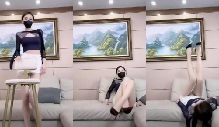 抖音30万粉丝丝袜反差少妇、上海33岁女上司范御姐网红「赵清妍」「小骆驼姐姐」激情自慰、约炮3P、色情SPA流出