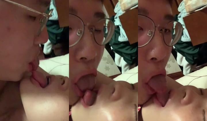 全程露脸，漂亮苗条小姨子约会姐夫，爱抚舌吻互舔边缠绵边脱，太真实，娇小身材抱起来猛搞，还有语言刺激，内射妹子欲仙欲死3