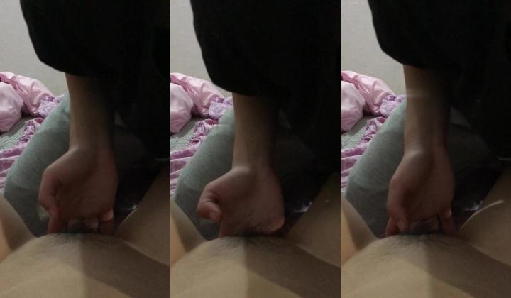 云盘高质泄密！青春学生百合情侣各种日常淫乱自拍，假小子除了没有老二其它完全男性化，啪啪手法娴熟
