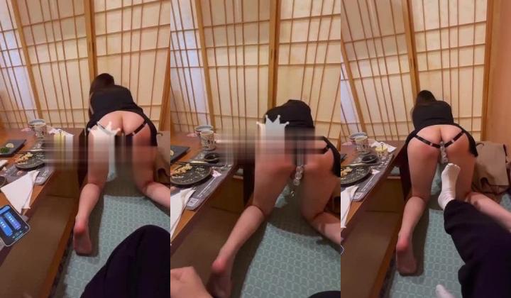 母狗调教师【泽塔控】滴蜡封逼 双洞跳蛋 两只母狗 双倍快乐！惩罚完狠狠的艹一顿 直接拽到床角 扯着绳子狠狠的后入内射
