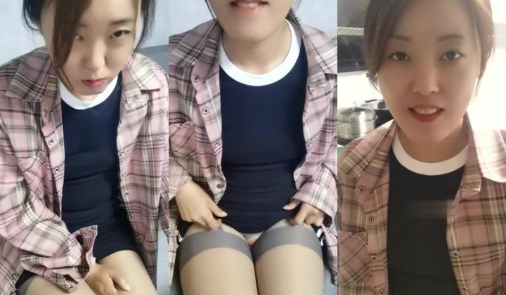 极品人妻！刺激，【放肆的小水娃】，真实良家，标准的贤妻良母，厨房搔首弄姿