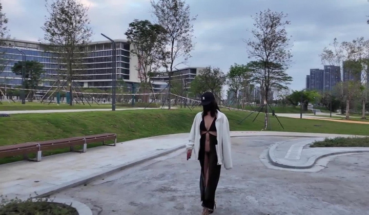 年度最强露出女神【cikaimoonLiWaynix】乡间地头，城市雨夜街头，大白天公园，每一次都惊险刺激！