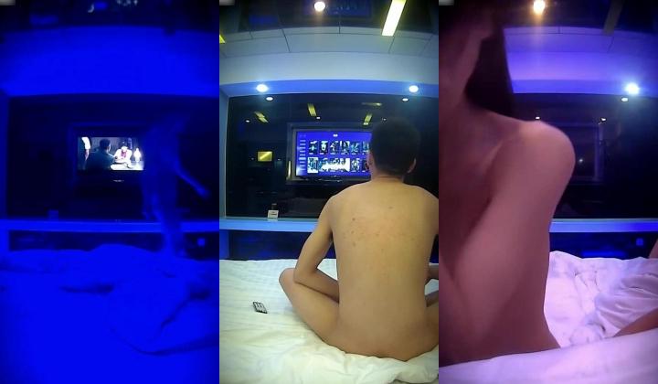 长相胜过女明星的漂亮连衣裙美女操逼方式真独特,躺在男人身上从下面操,高潮的淫叫和动作看的让人受不了了!