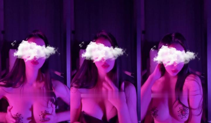 土豪重金定制福利，颜值气质不输明星，推特女神【米妮子】私拍，罕见白虎馒头逼道具炮机紫薇狂喷水，撸点超高