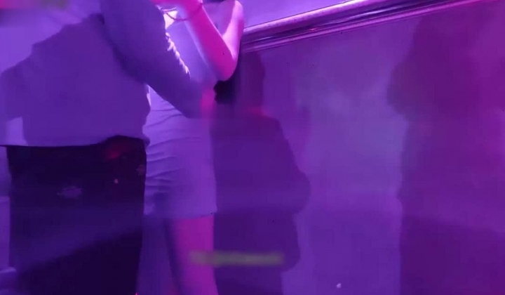 新流出【砂舞厅】 ️西安简爱舞厅内的淫乱的抓奶 抠逼 吃鸡