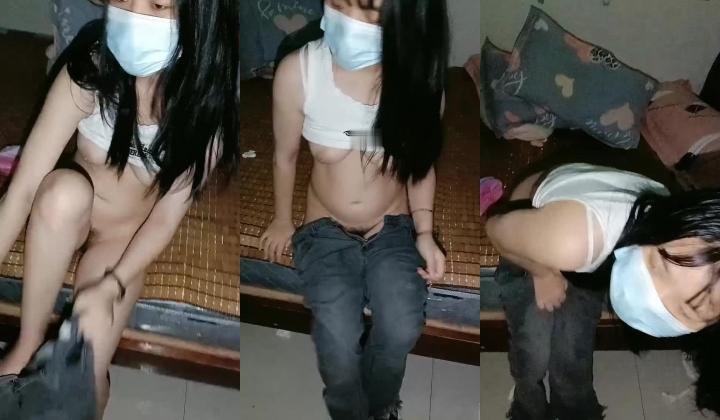 隔壁的极品少妇深夜让大哥啪啪，衣服都没脱玩就干上了，淫水多多无套抽插，抠她骚穴揉她奶子，深夜可射刺激