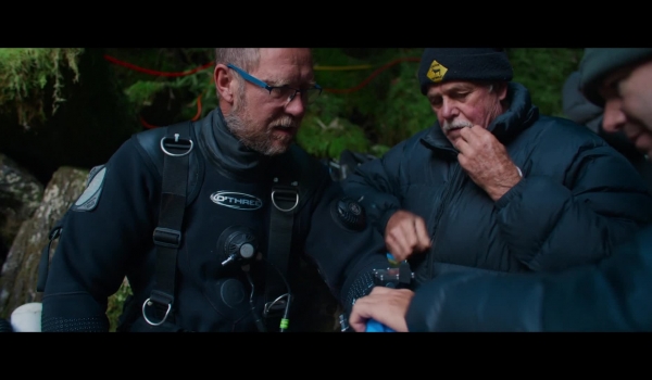 Deeper.2025.1080p.NF.WEB-DL.DDP5.1.H.264-FLORiX.mkv
