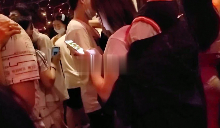 【猎奇资源 砂舞】舞厅内的淫乱 重金属质感般的性爱 抓奶 抠逼 摸屌 口爆 打站桩 站炮 激情篇
