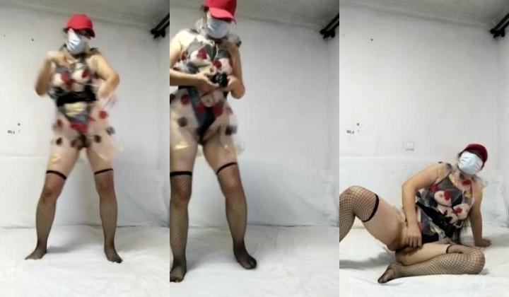 臀控熟女控必备！曾火爆全网的露脸广场舞大妈【美美子】大尺度私拍第二弹，骚舞挑逗情趣诱惑紫薇全裸，相当反差