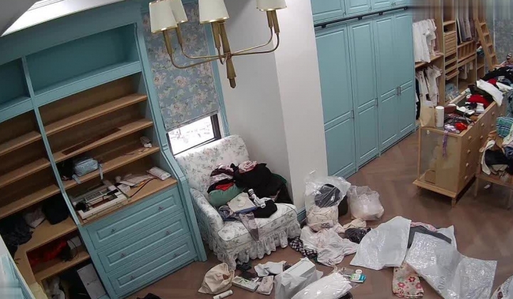 ️【破解摄像头】性瘾少妇频繁自慰 每月高达二十次！