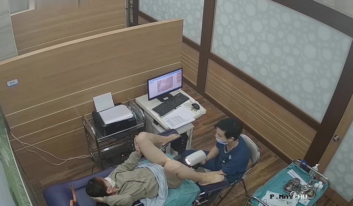 黑客破解医院摄像头偷窥妇科诊疗室络绎不绝来做阴道检查的少妇