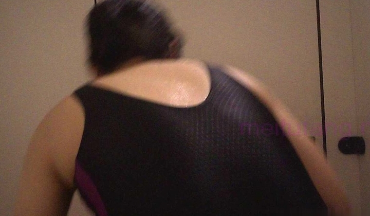 警专泳课偷拍女生换泳衣第二期