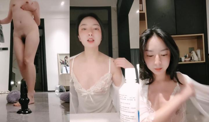 极品少妇，家中无人偷偷卖骚， 【小小小丸子】，颜值高身材好，浓密的阴毛像是黑森林，肤白胸美，自慰洗澡