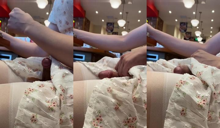 推特男娘 EliaBlaineCD小薰 一个喜欢玩露出的漂亮TS 各种变装show 穿上女装在食堂玩鸡