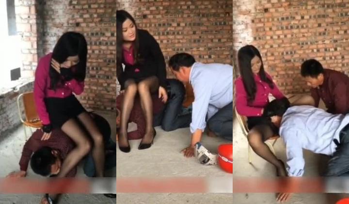 国产剧情演绎 对白超级淫荡的极品黑丝女公关到建筑工地找两位农民工发泄舔脚舔逼喝尿