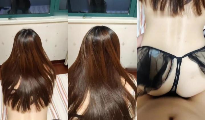 原档泄密流出 颜值不错的广州白领骚女穿着各式情趣内衣和男炮友性爱自拍