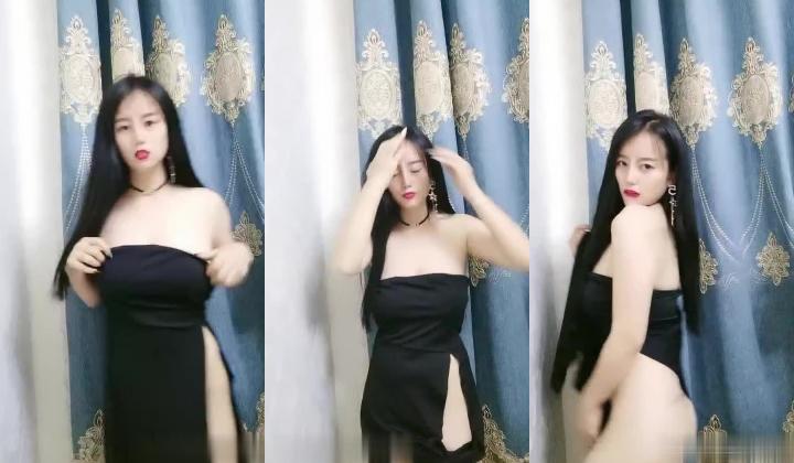 国产小宝贝全程露脸火辣身材颜值女神，性感的脱衣艳舞甩奶电臀很是诱惑，自己揉捏骚奶子骚穴特写展示呻吟可射