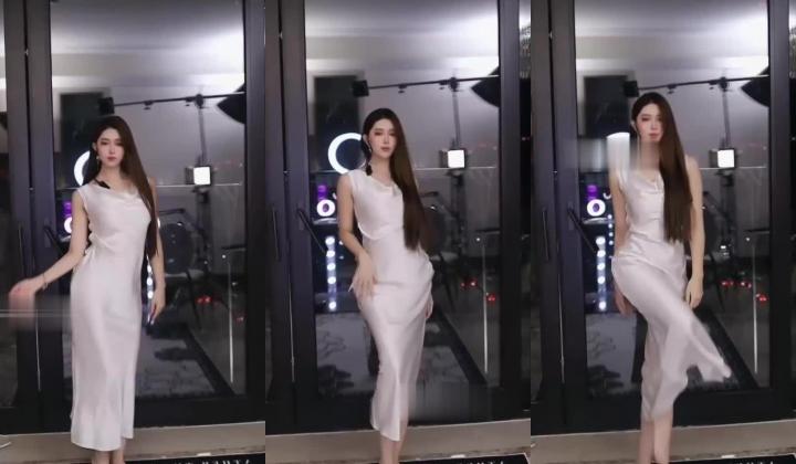 抖音极品少妇【海琴烟】九头身美女，裸舞诱惑，道具自慰高潮，喜欢大长腿闻大屁眼子的不可错过