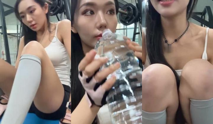 stripchat【jiajia_L】健身女神! 勇闯男浴间~上帝视角自慰!