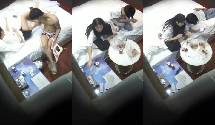 新流出酒店钟点炮房偷拍 ️学生情侣带着午餐开房饱餐过后开始运动
