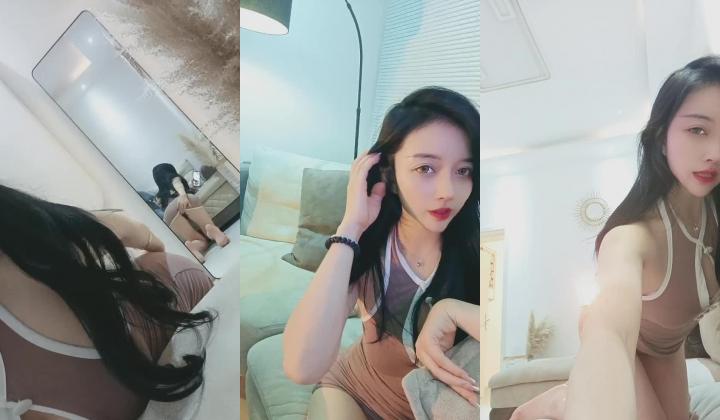 有点混血高挑模特女神，撅起屁股露出美鲍鱼，和网友聊聊自己的性事，特写粉木耳
