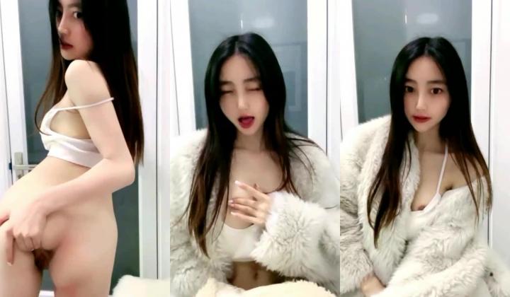 01年属龙--七仙女：你一个月三千多，退休金么哈哈，我家有人，悄悄自慰，是我侄儿，这是我房间里的独立卫生间。小心自慰，好刺激哦好怕被偷听！
