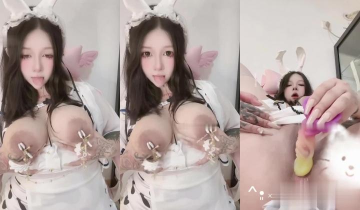 极品网红脸童颜豪乳巨臀BBW网黄「鱼饼饼」388元福利 修女女仆装女主播撅着肥臀自慰，爆顶身材让人流口水！