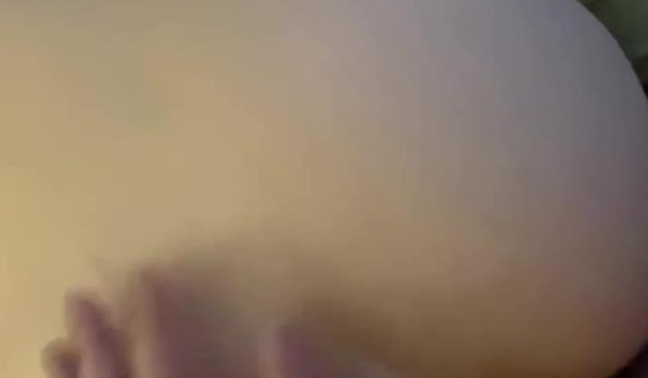 推特极品00后巨乳小母狗kimheezk被调教的非常好 想不想牵一下母狗的肥臀大奶呢？真羡慕她主人
