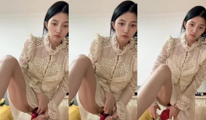 清纯绝美反差婊紫薇吃鸡让人欲罢不能