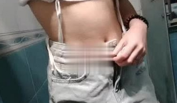 青春无敌推特网红极品反差小姐姐【小小颖】重金定制私拍~洗澡、紫薇、啪啪，身材一流特骚