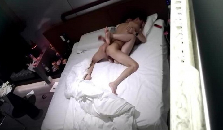 天眼31号房  高挑苗条的美女穿上丝袜 那视觉杀伤力直接拉满 足交口交69全上 超多肉戏