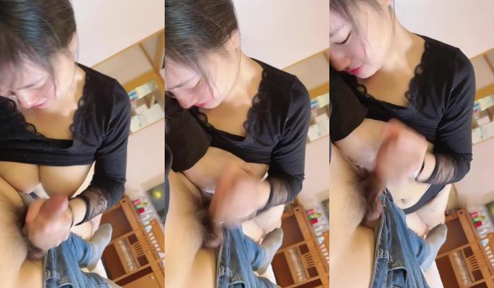《贵在真实反差淫妻》露脸才是王道！顶级绿帽刷锅狠人，广东大奶美骚妻【雅雅】私拍第二季，商场户外露出3P全程露脸