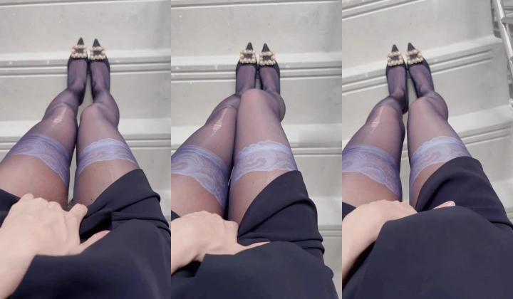 快手极品御姐【蜜桃依依】疯狂插穴BB都被操烂了