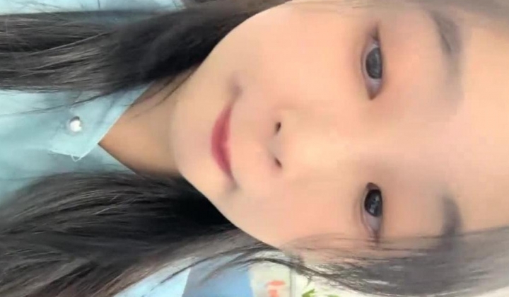 小区的物业美女真骚，【露露儿酱】办公室偷偷玩跳蛋，到厕所自慰，奶子大逼逼肥美