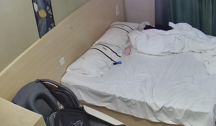 本周做爱最佳黑丝开裆学妹女的进房间就换上开档黑丝男友也迫不及待无套插入她骚穴学妹技术真是一流