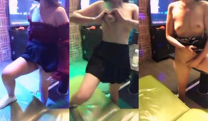 很是风骚女主播ktv开了间房 伴着嘈杂的音乐 直接秀起来了 也是会玩