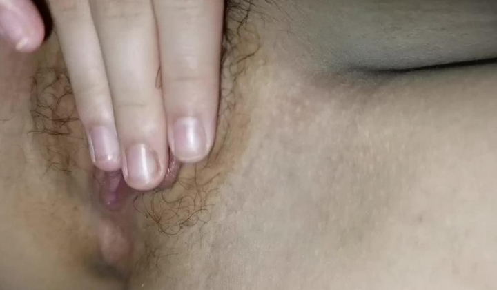 表妹说手机运行慢让我帮清理一下,发现好多私密视频不知道是发给哪个男生了