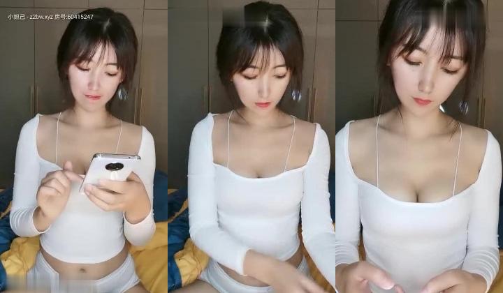 五官和表情很有特色的东北才女【你的小小酥】，诱惑得头头是道，两只大波看着很有性欲，自慰娇喘 过瘾！