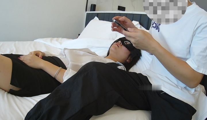 摄影大师【少女时代】超好身材19岁学妹刮了阴毛之后的异形阴唇