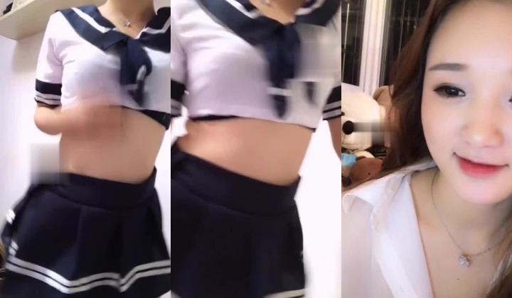 年龄看着不大萌妹,学生制服,身材极佳微胖,有点小肉肉的,小茓肥美