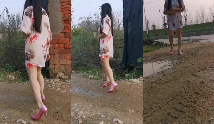 万人求购，推特反差婊，顶级绿帽骚妻【嫂子爱露出】一女战多男，群P大乱交，捆绑调教野战