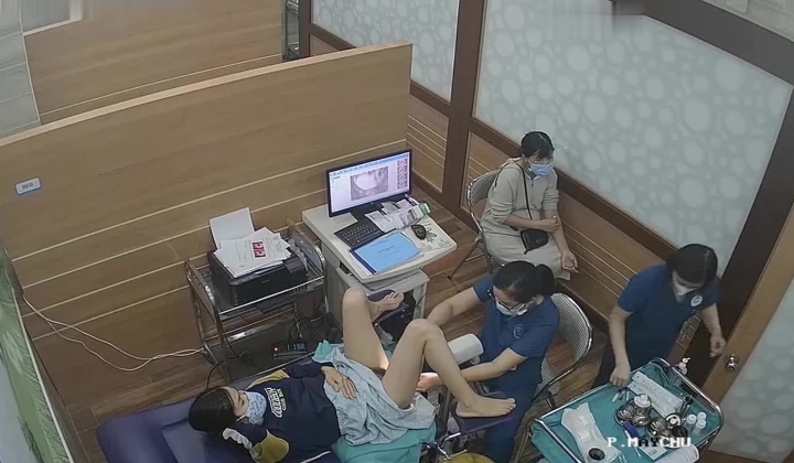 黑客破解医院摄像头偷窥 ️妇科诊疗室络绎不绝来做阴道检查的少妇