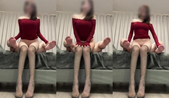 穷人女神富人母狗，超高颜值极品空姐【林绾绾】门槛1888福利，啪啪调教深喉毒龙脚踩骚穴，母狗属性拉满了