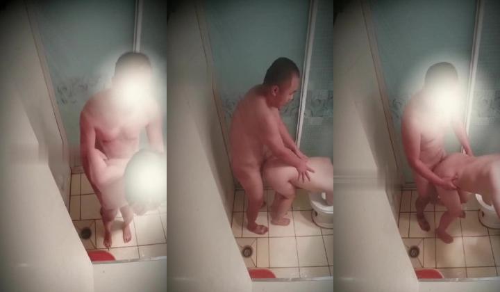 原创21 表哥睡着了，偷偷跑进厕所，趁嫂子洗澡时操了她！可惜不敢大声说话