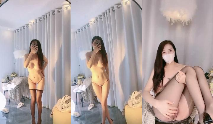 网红女神近期下海！168CM黑丝美腿！微毛粉穴超肥美，半脱下珍珠内裤，假屌深插超诱惑