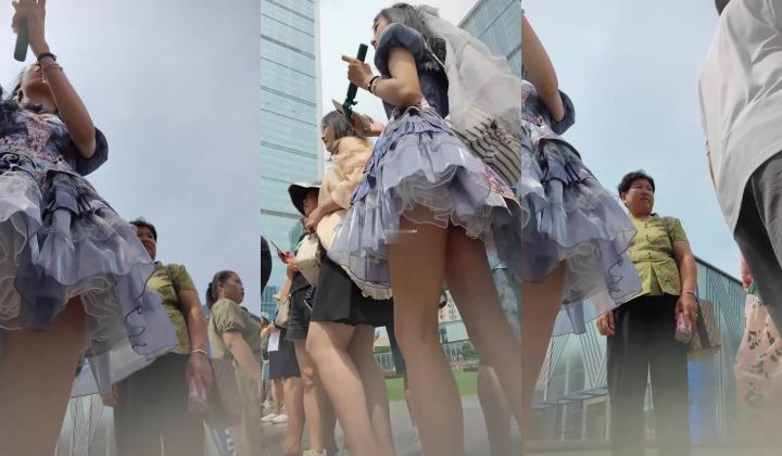 步行街拍抄底大神『KXCD』专挑年轻好看质量高的小姐姐