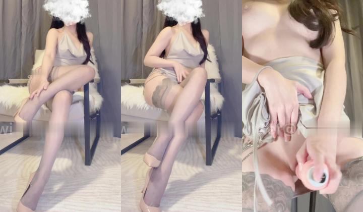 超顶推特新晋逆天颜值爆乳尤物下海 可可幂 黑丝学妹人美无毛馒头穴更美 潮吹体质淫汁四溅撸十发都不过分