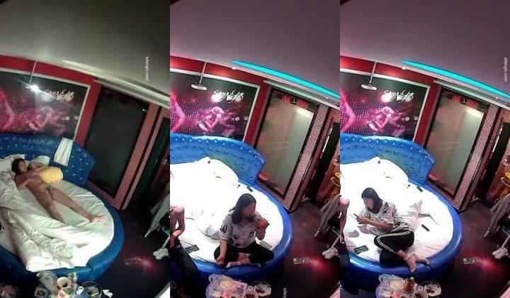 【360】情侣主题宾馆-好骚的年轻大奶妹子啊！被排骨男友抓住奶子狠插